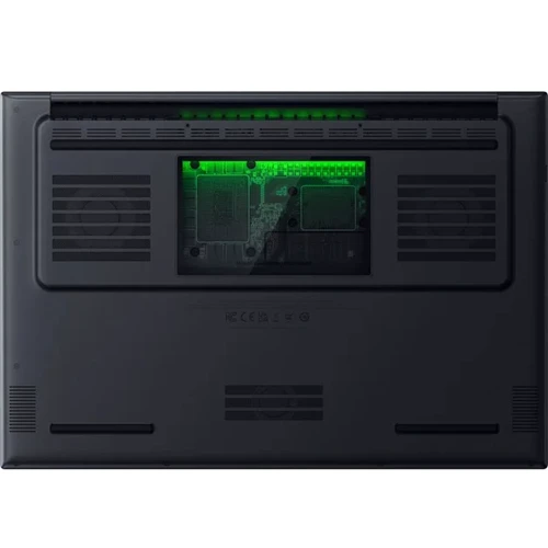 Ноутбук Razer Blade 18 (RZ09-05297ER3-R3U1): Вес 3.2 кг