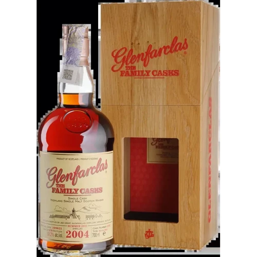 Виски Glenfarclas The Family Cask S22 #2384 2004, wooden box 0.7 л (BWR4803)