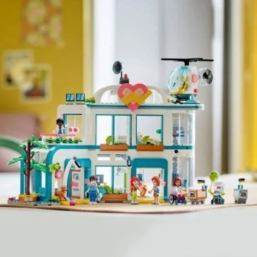 Конструктор LEGO Friends Больница в Хартлейк-Сити (42621): Количество деталей, шт. 1045