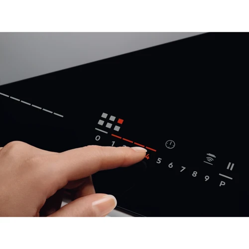 Варочная поверхность электрическая Electrolux EIV8457: Расположение панели спереди