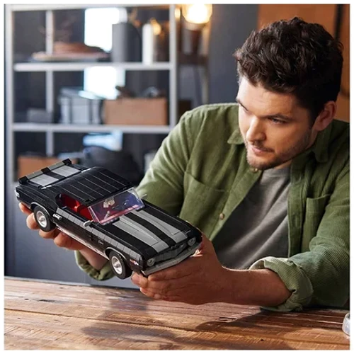 Конструктор LEGO Icons Chevrolet Camaro Z28 (10304): Рекомендований вік 18+