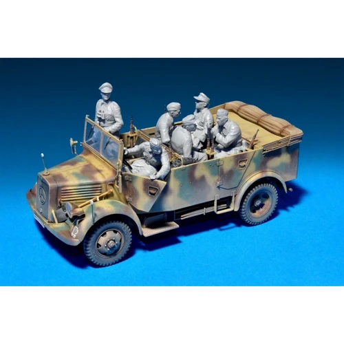 Сборная модель MiniArt Немецкий армейский автомобиль Kfz.70 (MB 1500A) с экипажем (MA35139): Тип модели автомобили