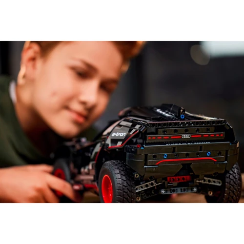 Конструктор LEGO Technic Audi RS Q e-tron (42160) фото 7