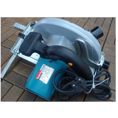 Пила дисковая Makita 5705RK: Конструкция ручная