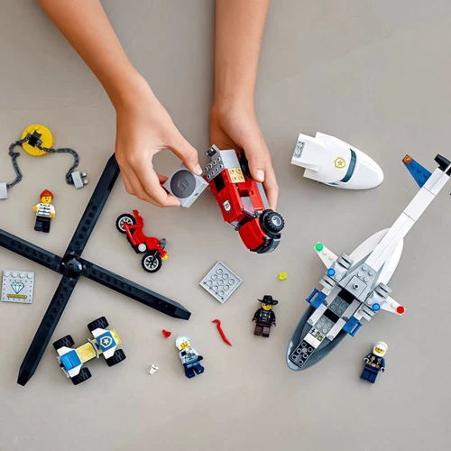 Конструктор LEGO City Погоня на поліцейському вертольоті (60243): Рекомендований вік від 5 до 12 років