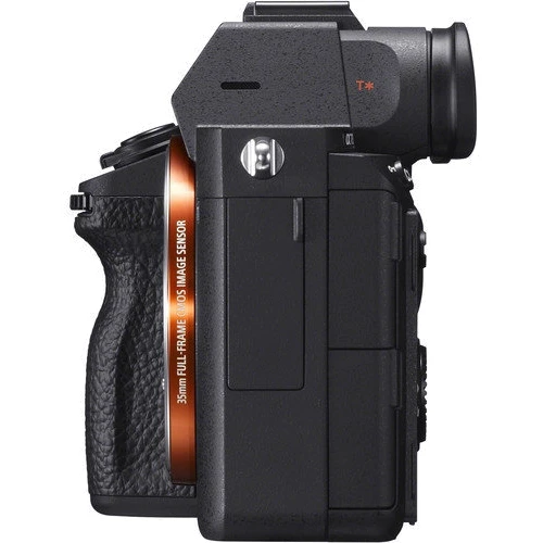 Sony Alpha A7 III kit (28-70mm) (ILCE7M3KB): Размер матрицы 35.8x23.9 мм
