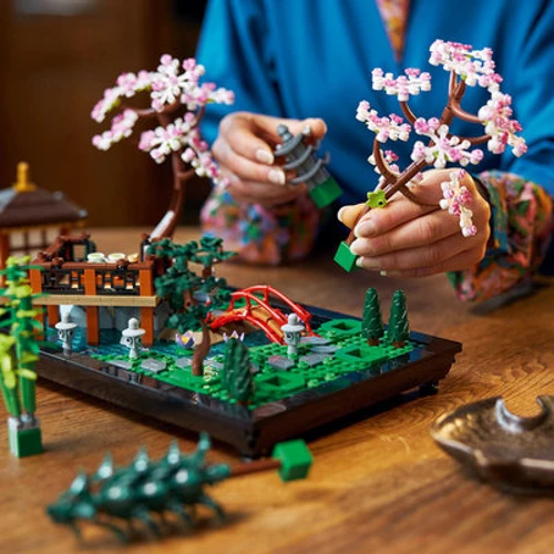 Конструктор LEGO Icons Тихий сад (10315) фото 8