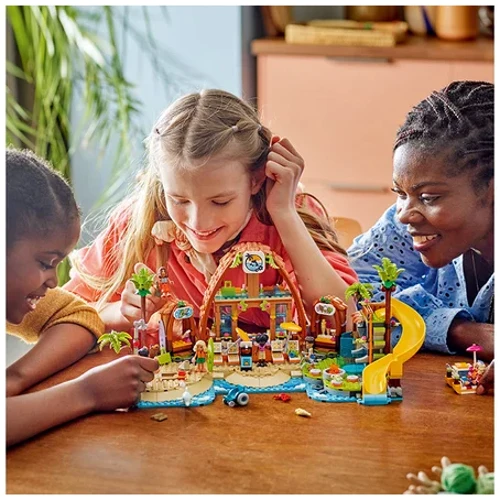 Конструктор LEGO Friends Пляжный курорт для семейного отдыха (42673)
