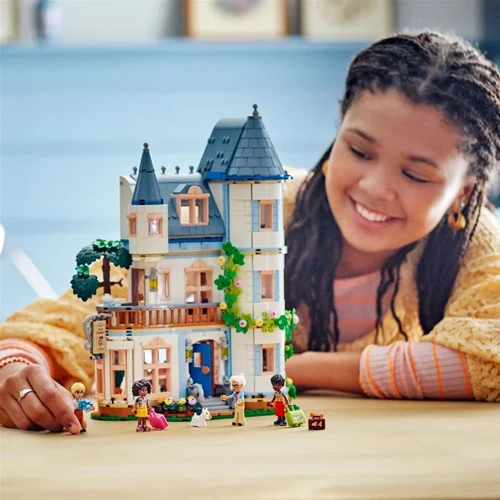 Конструктор LEGO Friends Замковая гостиница «Ночлег и завтрак» (42638): Рекомендуемый возраст от 12 лет