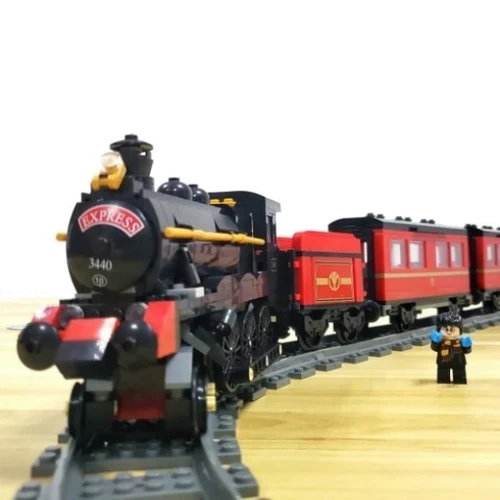 Детский конструктор Железная дорога. Паровоз с вагонами 789 дет. (59002)