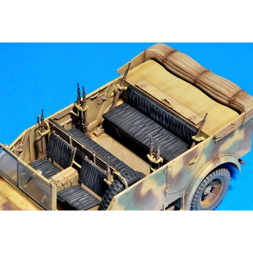Сборная модель MiniArt Немецкий армейский автомобиль Kfz.70 (MB 1500A) с экипажем (MA35139) фото 5