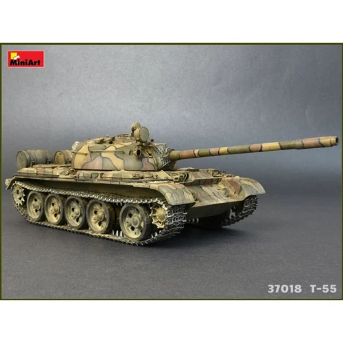 Сборная модель MiniArt Советский средний танк Т-55 образца 1963 г. с интерьером (MA37018) фото 9
