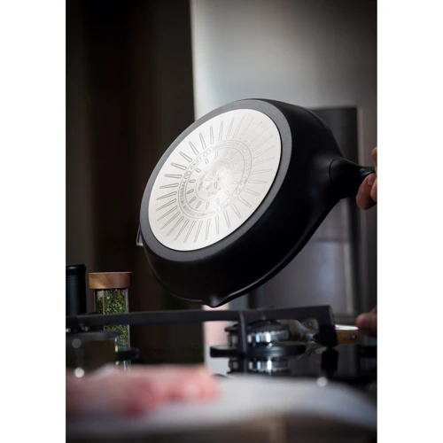 Сковорода Tefal Robusto 26 см (E2490544): Антипригарное покрытие Titanium
