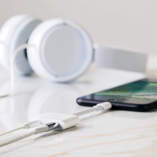 Адаптер Belkin Lightning to 3.5mm + Lightning White (F8J212btWHT) фото 8