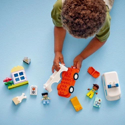 Конструктор LEGO DUPLO Town Швидка допомога та водій 19 деталей (10447) фото 9