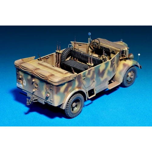 Сборная модель MiniArt Немецкий армейский автомобиль Kfz.70 (MB 1500A) с экипажем (MA35139) фото 6