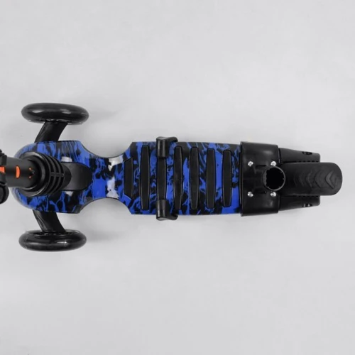 Самокат Best Scooter с защитным бампером черный (S 6233): Конструкция рамы цельная