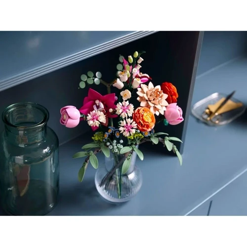 Конструктор LEGO Botanicals Милый розовый букет цветов 749 деталей (10342) фото 10