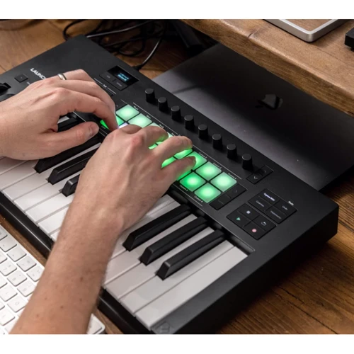 MIDI клавиатура NOVATION Launchkey 37 MK4: Механика Динамическая