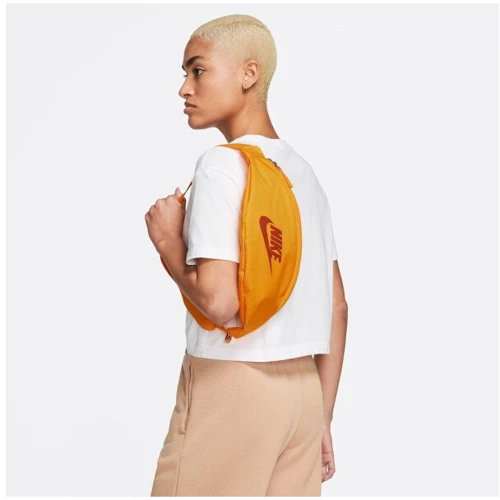 Сумка на пояс Nike NK HERITAGE WAISTPACK-FA21 2L оранжевый Уни 41х10х15см (DB0490-717): Замок молния