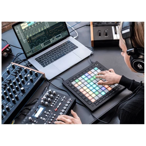 MIDI контроллер NOVATION Launchpad Pro MK3