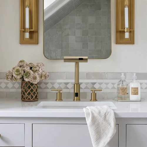 Смеситель для раковины Lefton Two-Handle Widespread Waterfall & Pull-Out Bathroom Faucet with Temperature Display-BFWS2401 Brushed Gold: Тип излива выдвигающийся излив
