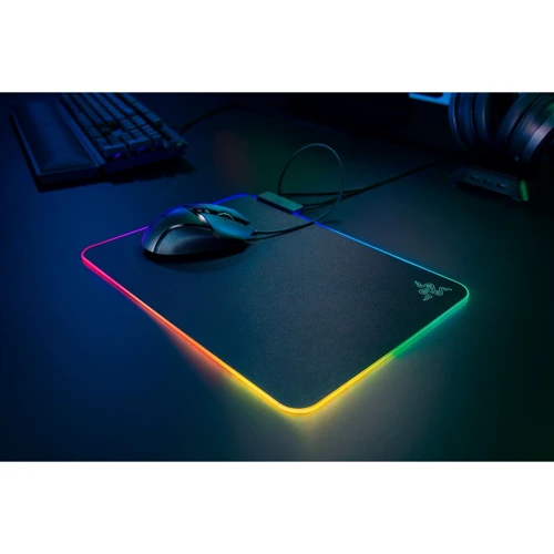 Игровая поверхность RAZER Firefly V2 (RZ02-03020100-R3M1): Материал Пластик, резина