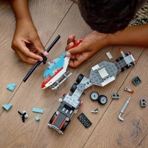 Конструктор LEGO Creator Бортовой грузовик с вертолетом 270 деталей (31146) фото 6