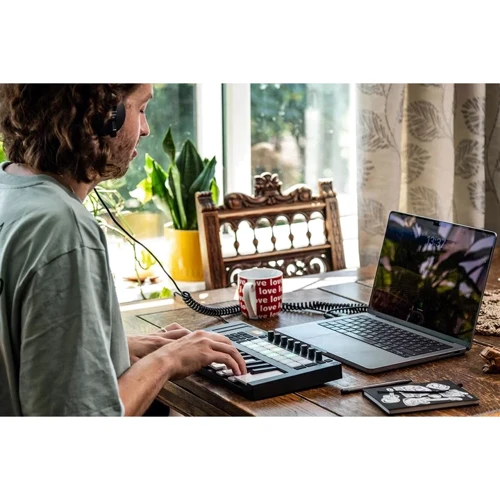 MIDI клавіатура NOVATION Launchkey Mini 25 MK4 (236478) фото 9