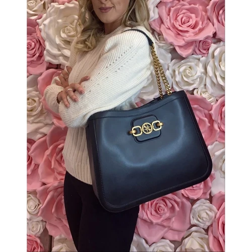 Женская сумка тоут Guess Hensely Girlfriend Tote черная (HWVB8113230-BLA): Тип ручки Без ручки, На цепочке, Плечевой ремень