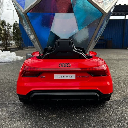 Детский электромобиль Bambi Racer Audi Audi e-tron GT красный (M 4938EBLR-3): Материал корпуса пластик