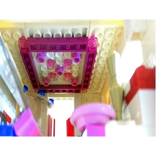 Конструктор XINGBAO XB-08004 MOC Фургон с мороженым, 1000 элемента