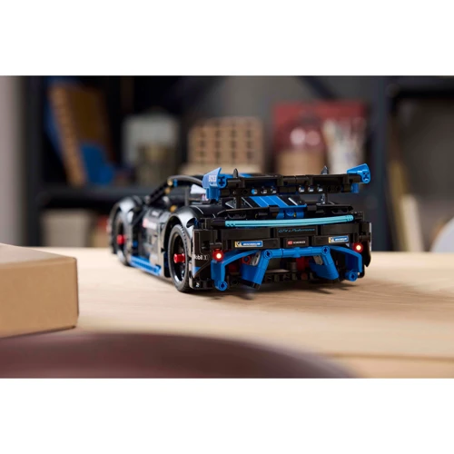Конструктор LEGO Technic Автомобиль для гонки Porsche GT4 e-Performance (42176) фото 7