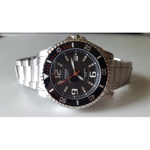 Наручний годинник Casio MTD-1053D-1AVES: Стиль спортивний