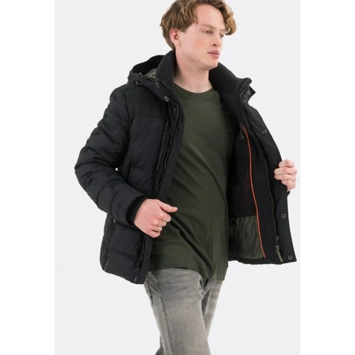 Куртка Camel Active Jacke 420260-6R68-72 54 черная зимняя с капюшоном: Фасон Стеганый