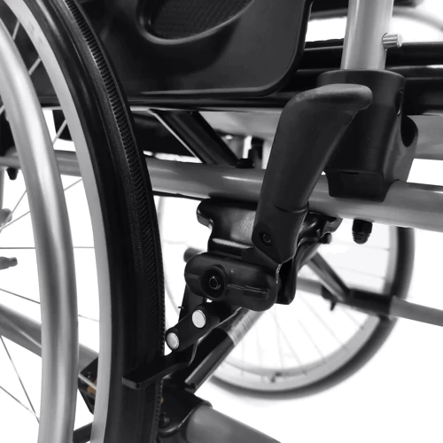 Кресло-коляска Invacare Action 2 Recliner 50.5 см фото 3