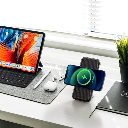 Внешний аккумулятор iWALK Power Bank 20000mAh Stand MagSafe 15W Black (UBP20000M): Особенности Поддержка MagSafe, быстрая зарядка, беспроводная зарядка