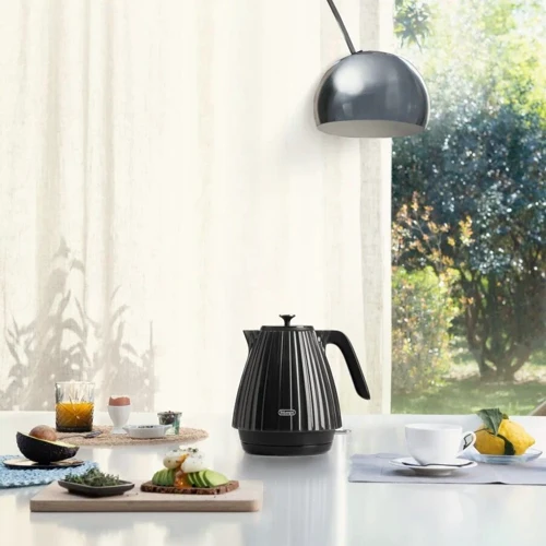 Электрочайник DeLonghi KBD 2001.BK: Тип нагревательного элемента диcковый (cкрытый)