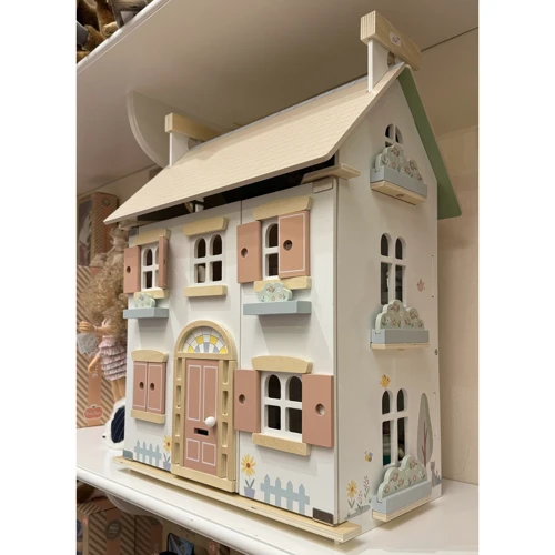 Ігровий набір New Classic Toys Ляльковий будиночок з меблями (10730) фото 3
