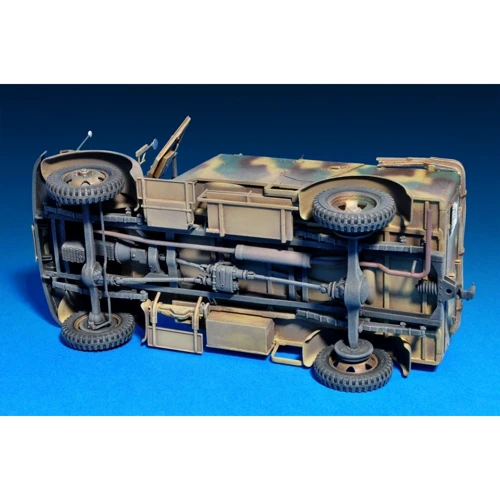 Сборная модель MiniArt Немецкий армейский автомобиль Kfz.70 (MB 1500A) с экипажем (MA35139) фото 8