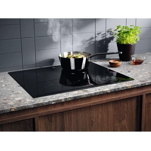 Варильна поверхня Electrolux EIS624: Робоча поверхня склокераміка
