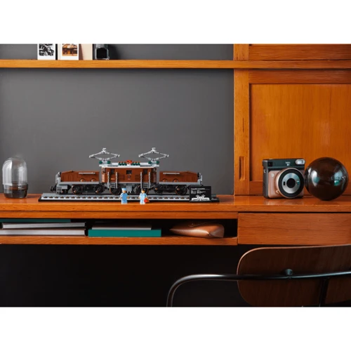 LEGO Creator Локомотив Крокодил (10277): Рекомендований вік 16+