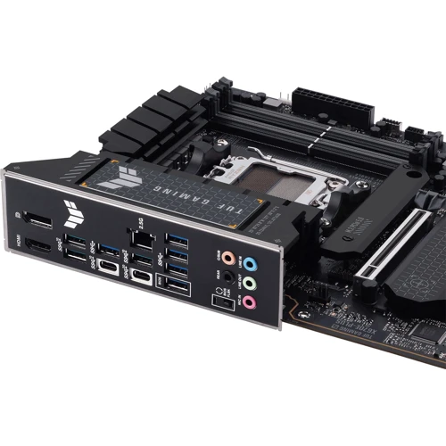 ASUS TUF GAMING X670E-PLUS: Оперативная память 4xDDR5 6400+ МГц, до 128 ГБ