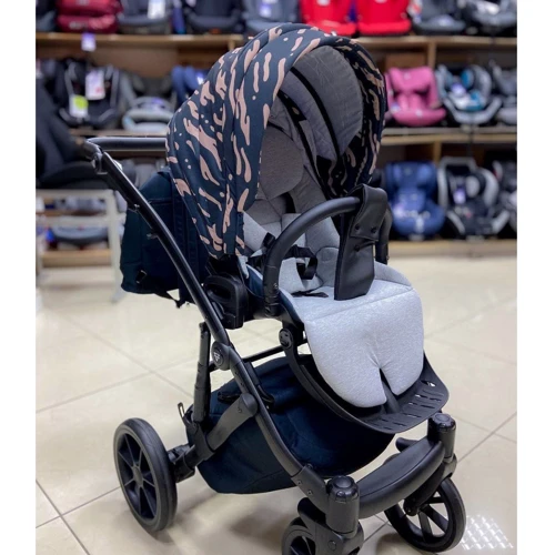 Универсальная коляска 2 в 1 Junama Space Print: Ширина шасси 60.5 см