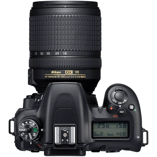 Nikon D7500 kit (18-140mm) VR: Поддержка карт памяти SD (SDHC, SDXC)