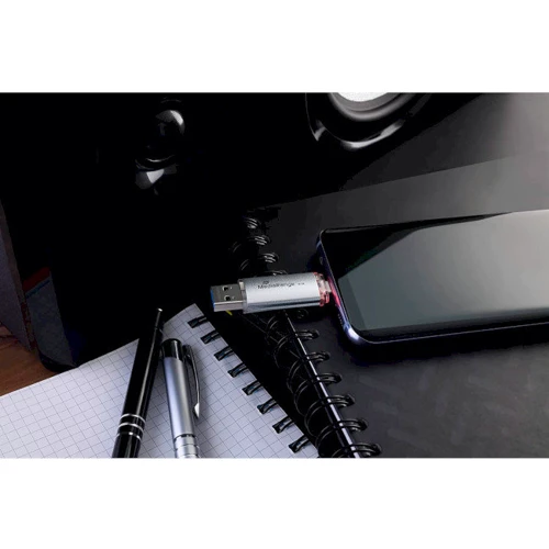 USB-флешка MediaRange 32GB USB 3.0+USB-C Silver (MR936): Стандарт USB USB 3.0 / USB Type-C