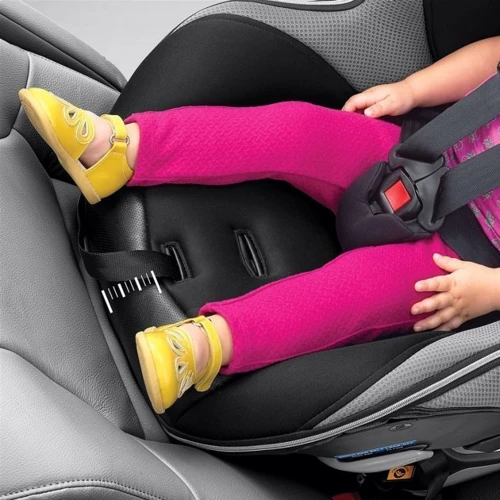 Автокрісло Chicco NextFit Zip Max Air Чорне із сірим (79671.46): Кріплення Isofix есть
