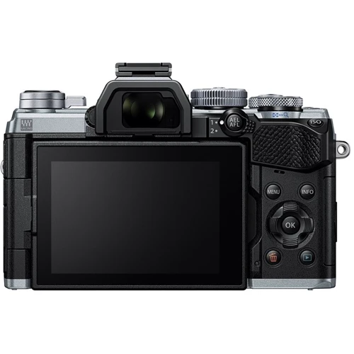 Olympus OM-D E-M5 Mark III kit (12-40mm) Pro Silver: Размер матрицы 17.3x13 мм