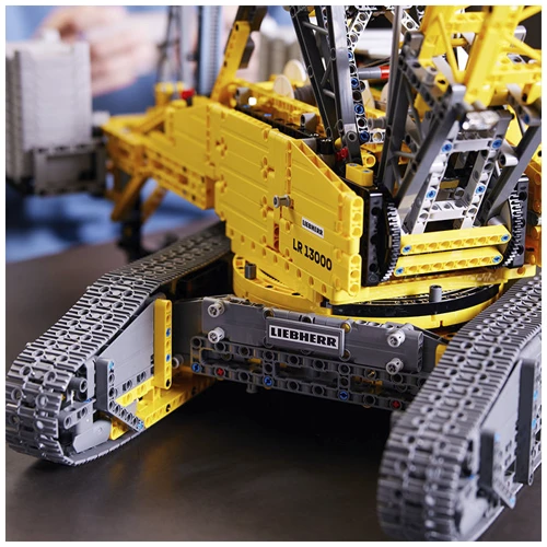 Блоковий конструктор LEGO Technic Гусеничний кран Liebherr LR 13000 (42146): Кількість деталей, шт. 2883