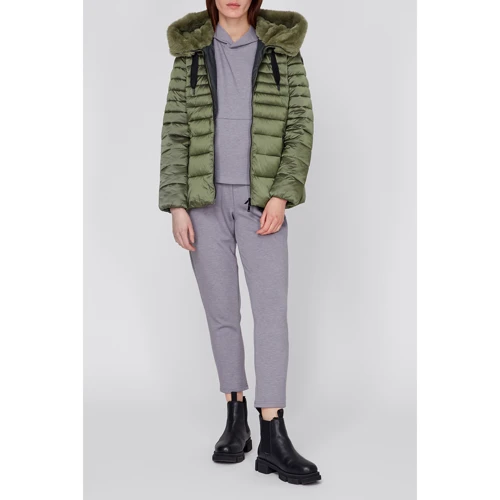 Куртка Woman Jacket Fix Hood 31K3006F-F739 44 зеленая зимняя с капюшоном и мехом: Тип застежки На молнии